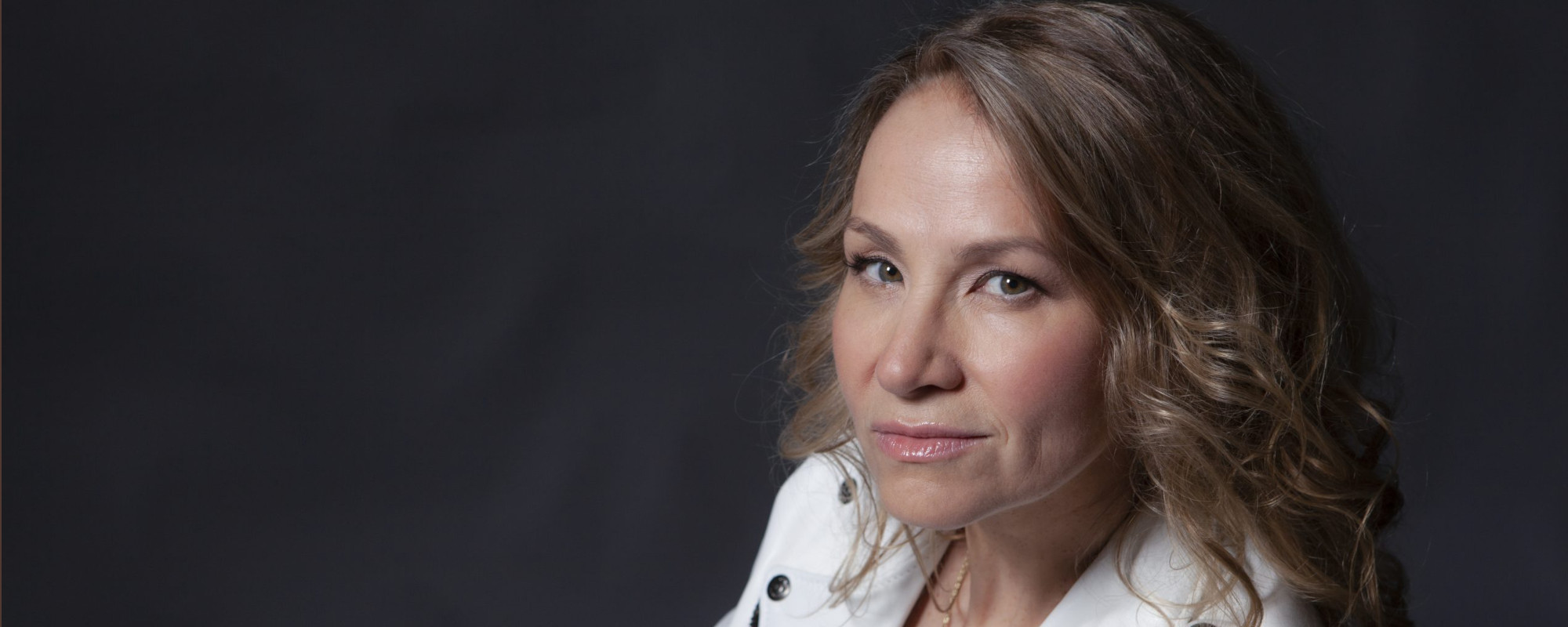 Review: Joan Osborne Shares a Few Standards on ‘Radio Waves’