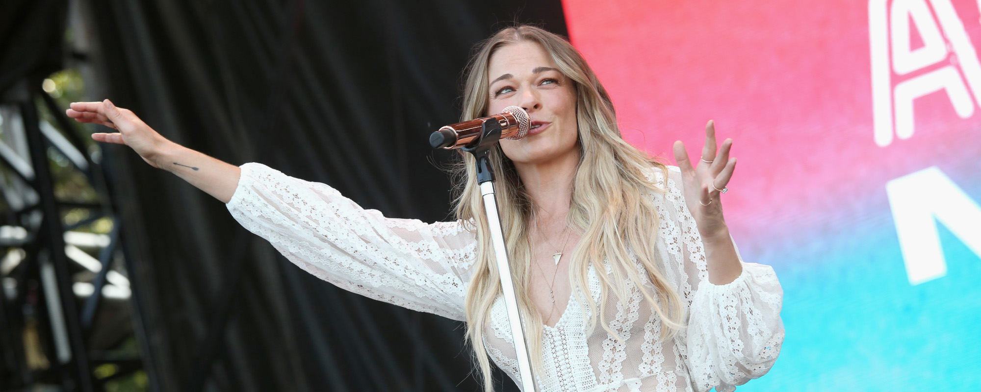 LeAnn Rimes Gives Fans an Early Christmas Gift: A Holiday Tour in December
