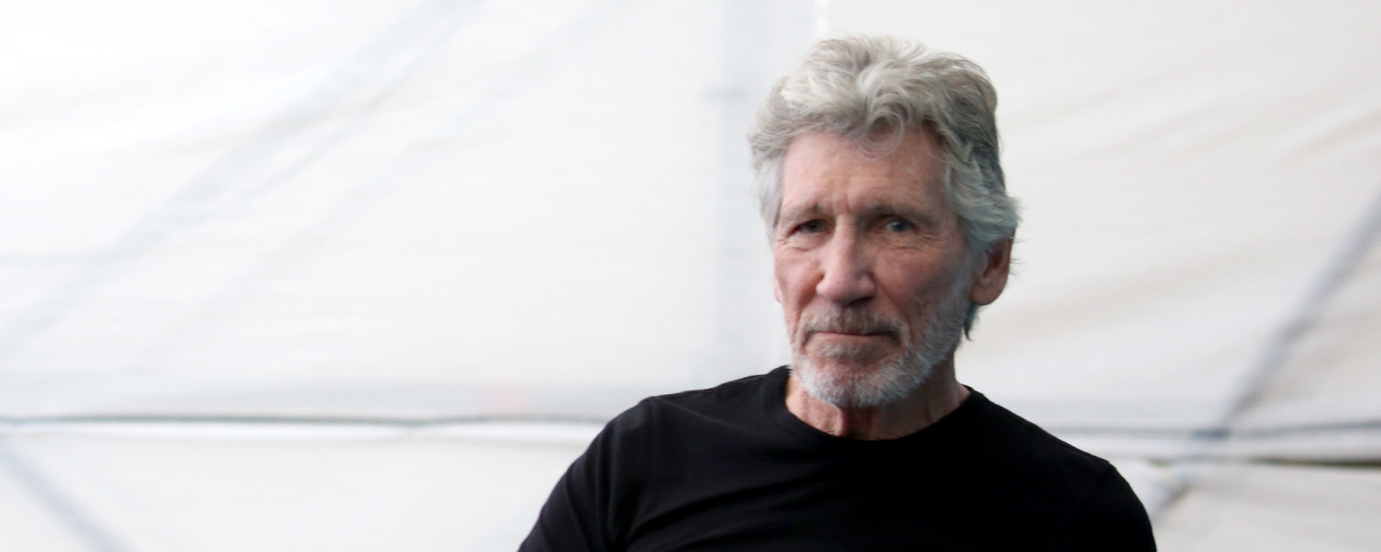 Roger Waters Responds to 19-Year-Old Ukrainian Girl Asking Him to Speak Out: Invasion is “Act of a Gangster”