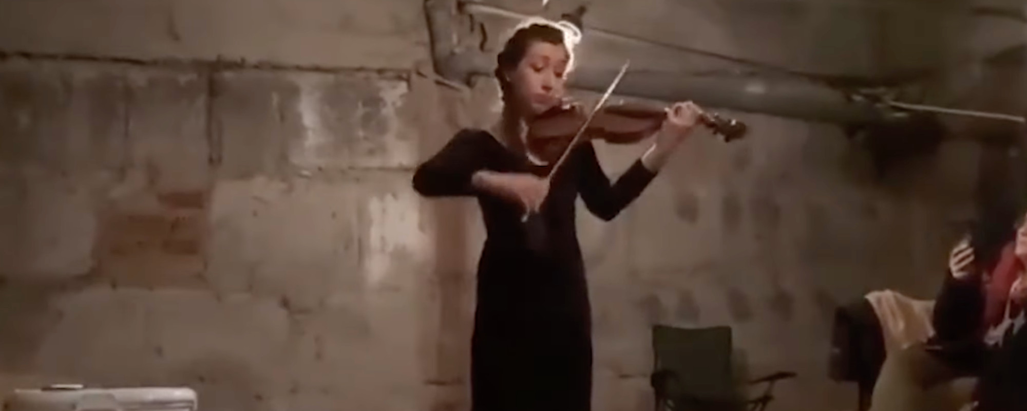 Impromptu Violin Concert in a Ukrainian Shelter Goes Viral
