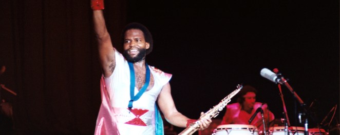 Earth, Wind & Fire’s Longtime Saxophonist Andrew Woolfolk Dies at 71