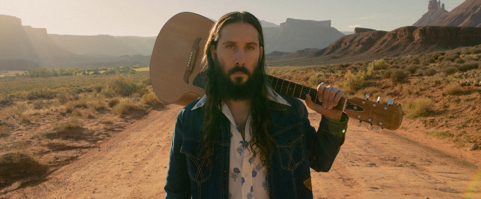 Avi Kaplan Talks Individuality, Working with Shooter Jennings, and New Single “On My Way”