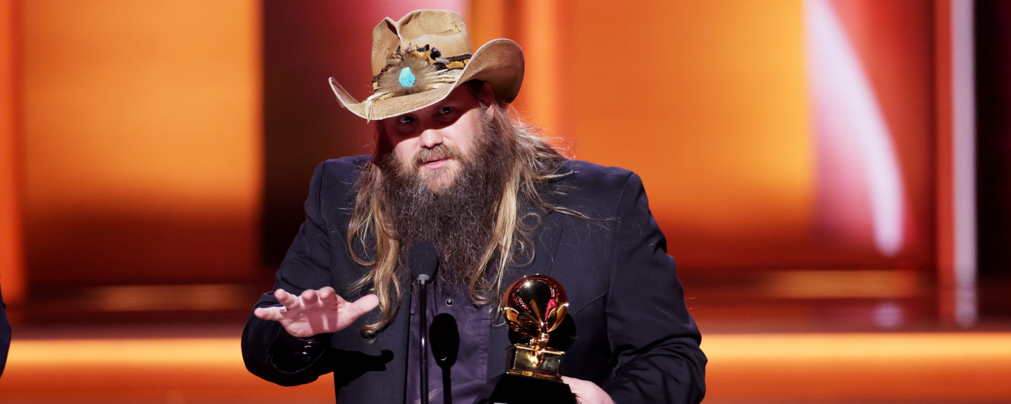 Chris Stapleton Confirms Slew of 2022 Tour Dates, Adds Several New Shows