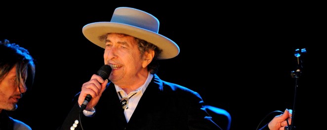 Bob Dylan Apologizes for Fake Signature Book Controversy