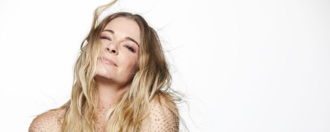 LeAnn Rimes is “Officially” Off Vocal Rest, Cleared to Perform