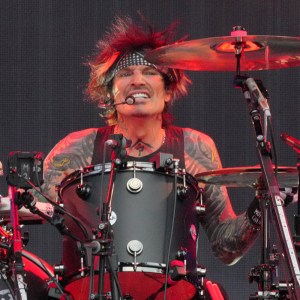 Tommy Lee's Wife Reveals the Mystery Behind His Four Broken Ribs - American  Songwriter