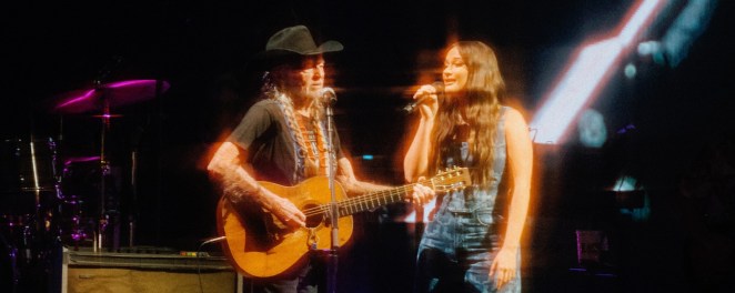 Kacey Musgraves Brings”Grandpa” Willie Nelson Out for “On the Road Again” Duet
