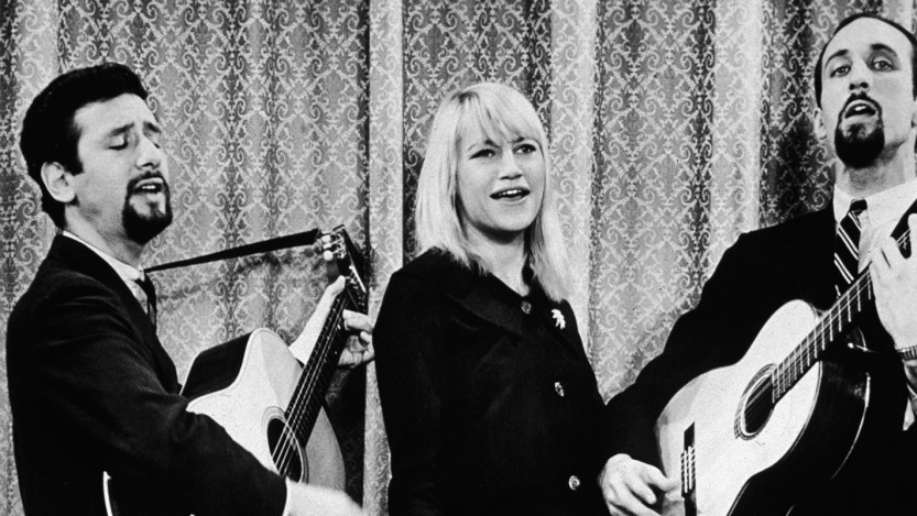 Peter, Paul and Mary sing and perform "Puff The Magic Dragon" together.