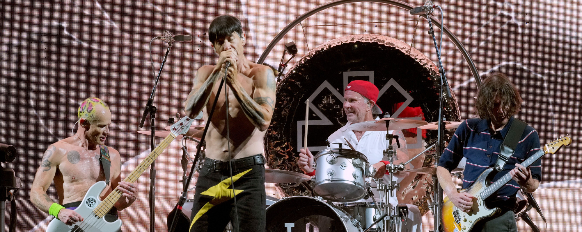 Red Hot Chili Peppers Play Eddie Van Halen Tribute Song Live for the First Time