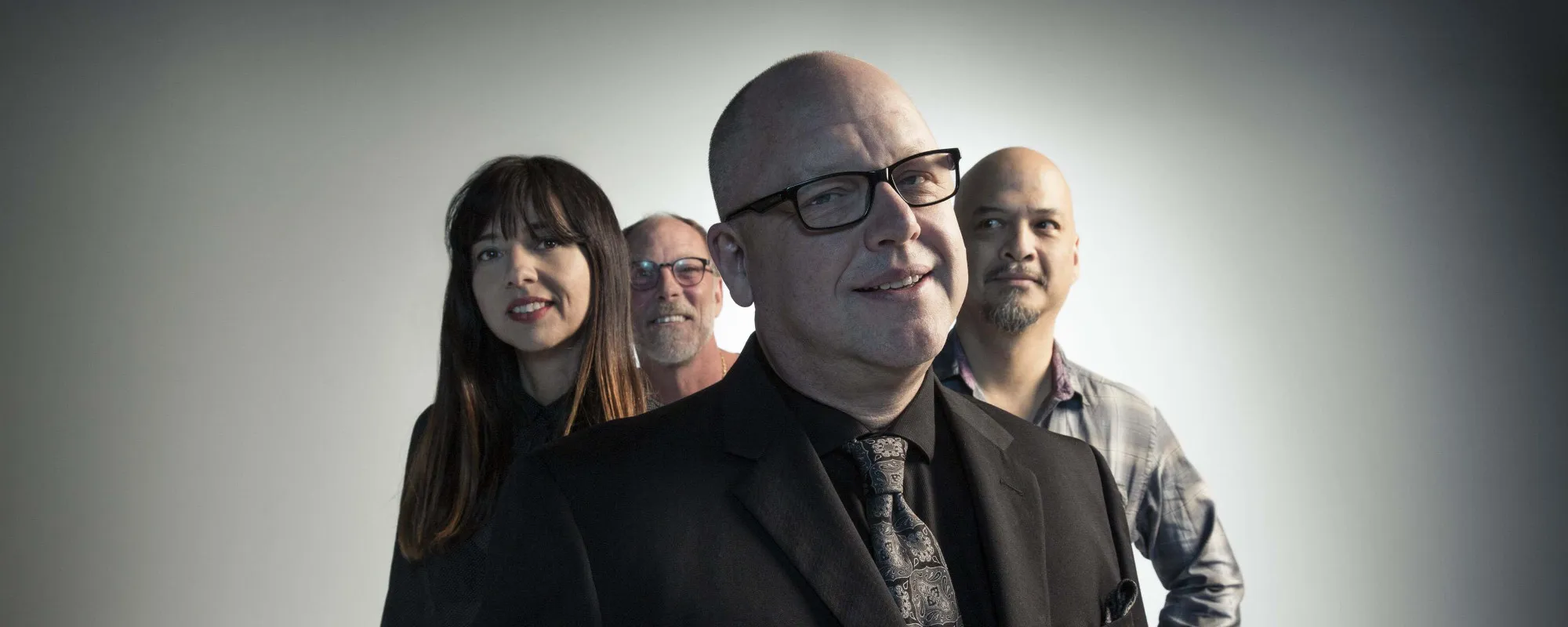 Guitarist Joey Santiago Talks Pixies’ New Album ‘Doggerel’ – “This is the Grown-Up Version of ‘Doolittle’”