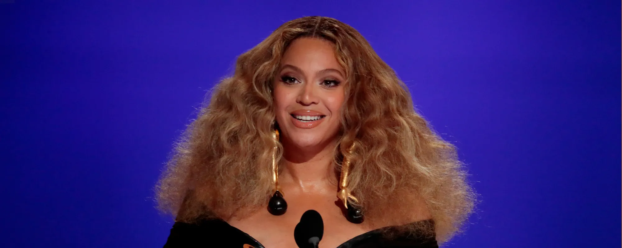 Beyoncé Comes Out on Top at BET’s Soul Train Awards