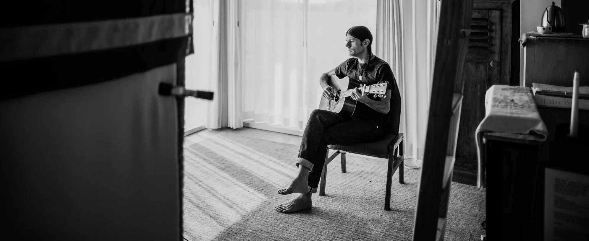 Exclusive Premiere: Seth Avett Shares “Laughing River” from His New LP, ‘Seth Avett Sings Greg Brown’
