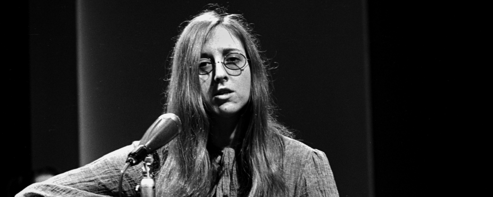 أغنية جودي سيل التي أعادت صياغة الانفصال بكلمات مقدسة. أغنية جودي سيل التي أعادت صياغة الانفصال بكلمات مقدسة.