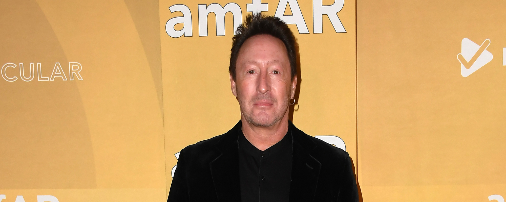 Julian Lennon Runs into “Uncle Paul” McCartney in the Airport Lounge, Shares Photos