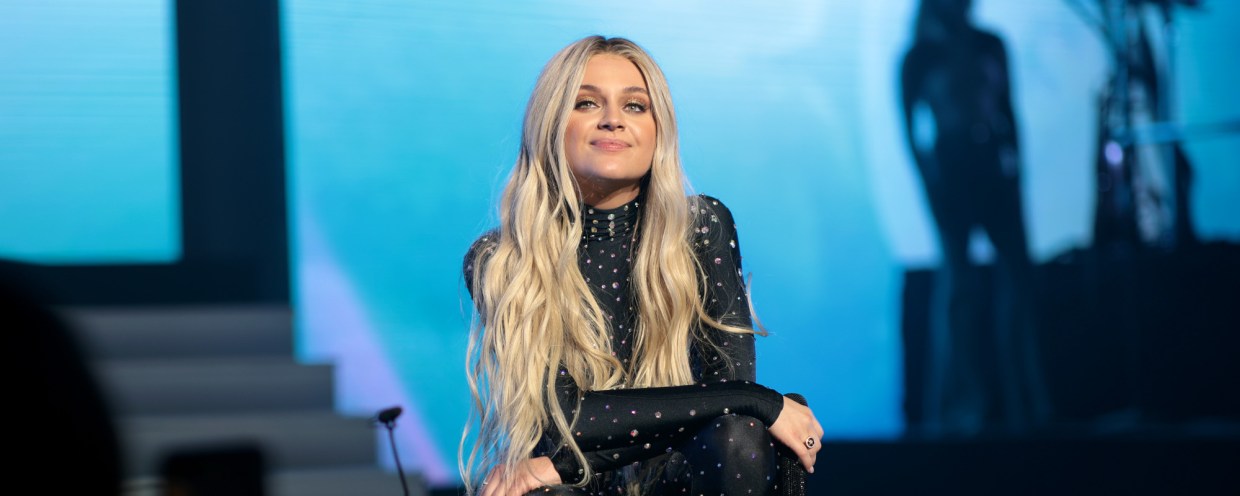 Kelsea Ballerini Responds to Being Struck in the Face on Stage | 100.9 ...