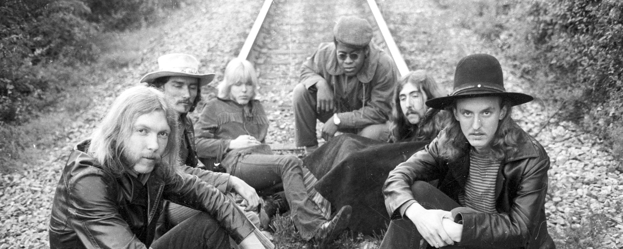 فرقة Allman Brothers الكلاسيكية التي ظهرت إلى الحياة بعد اقتحام الاستوديو ليلاً فرقة Allman Brothers الكلاسيكية التي ظهرت إلى الحياة بعد اقتحام الاستوديو ليلاً