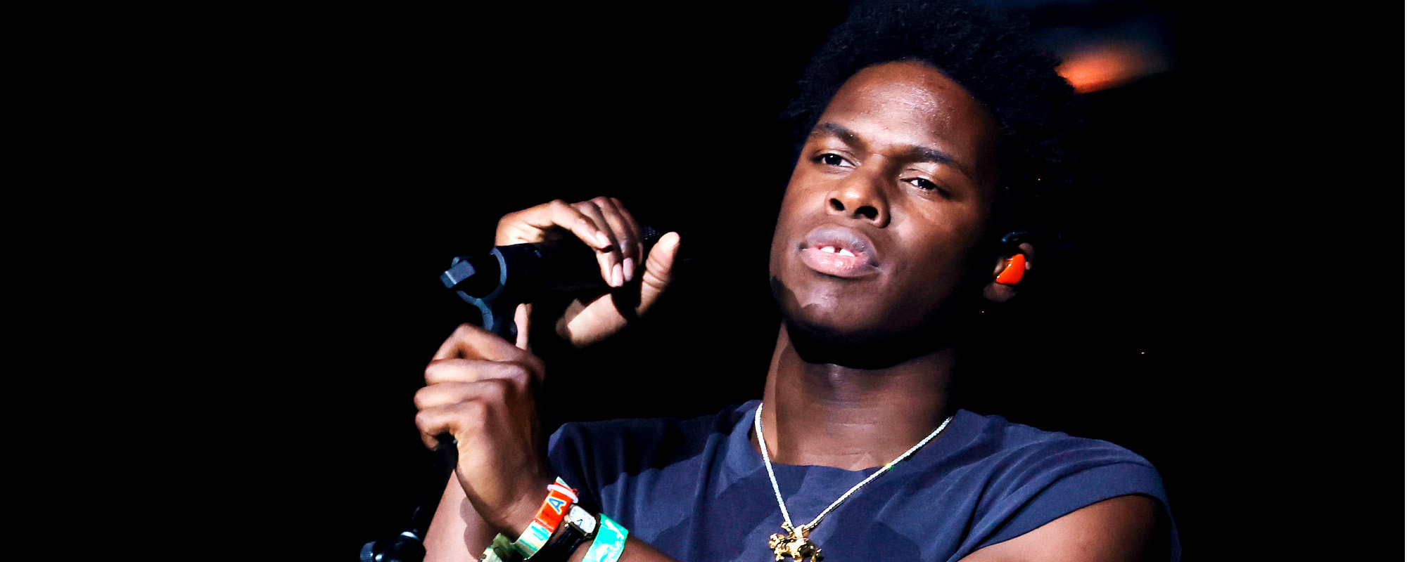 Daniel Caesar Writing Daniel Caesar Reveals Cover Art, Track List for ‘Never Enough’