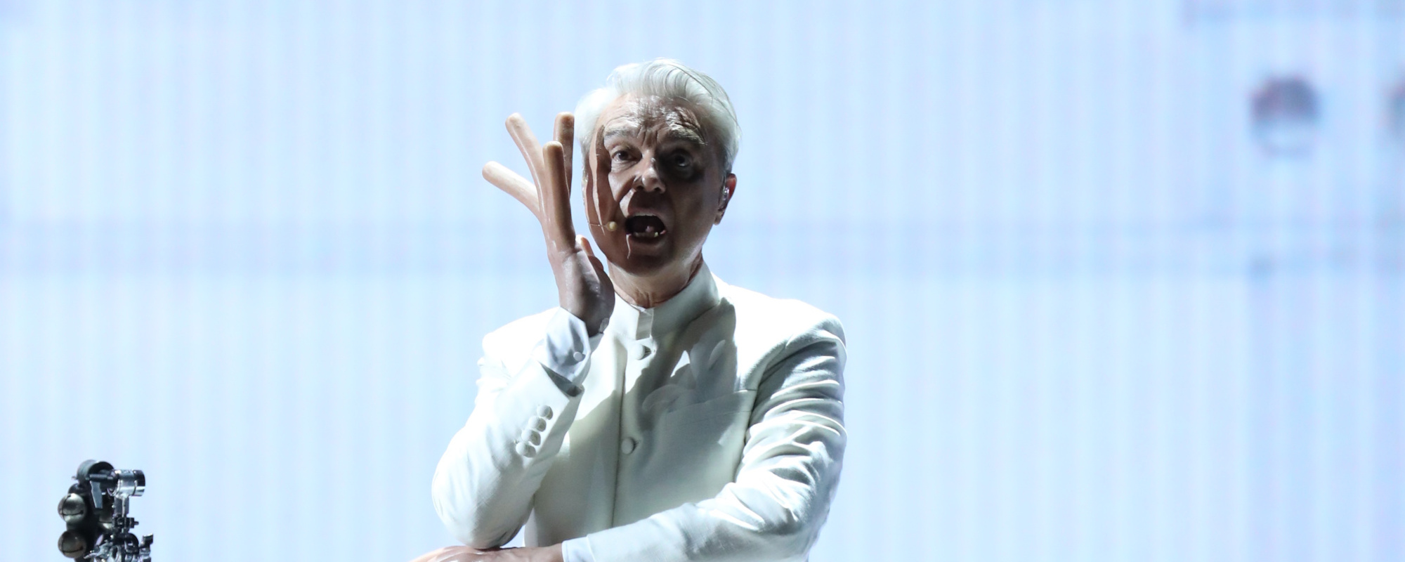 Wearing Hot Dog Fingers, David Byrne Sings “This Is a Life” from ‘Everything Everywhere All At Once’ at Oscars