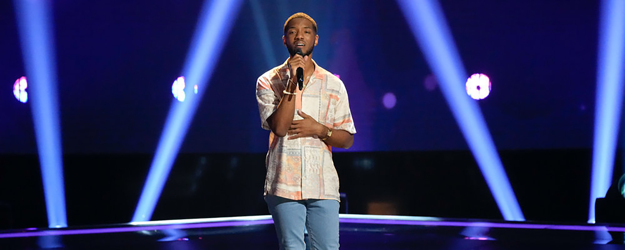 Ray Uriel’s Smooth Voice Shines on ‘The Voice’ Audition
