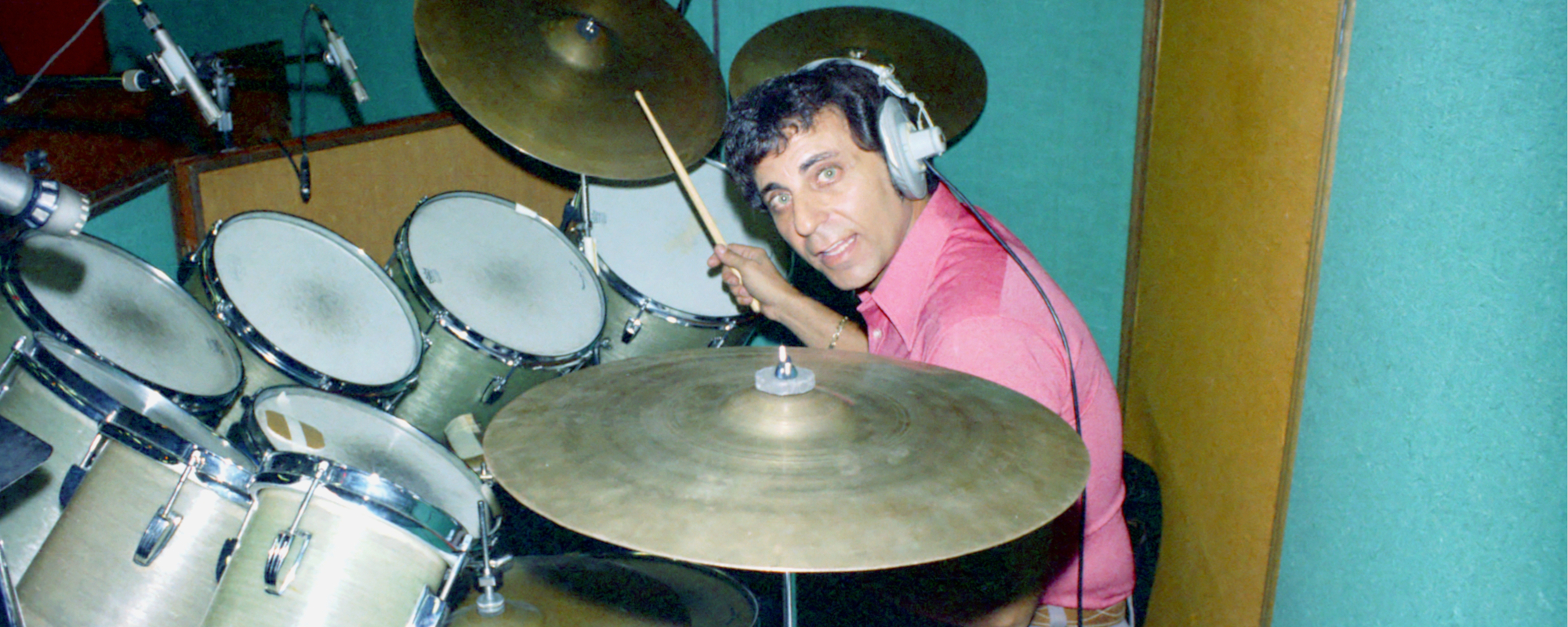 وُلد في مثل هذا اليوم من عام 1929، وهو أحد أعظم أعضاء قاعة المشاهير في موسيقى الروك آند رول، والذي لعب مع إلفيس بريسلي وسيمون وغارفانكيل وذا بيتش بويز وغيرهم الكثير. وُلد في مثل هذا اليوم من عام 1929، وهو أحد أعظم أعضاء قاعة المشاهير في موسيقى الروك آند رول، والذي لعب مع إلفيس بريسلي وسيمون وغارفانكيل وذا بيتش بويز وغيرهم الكثير.