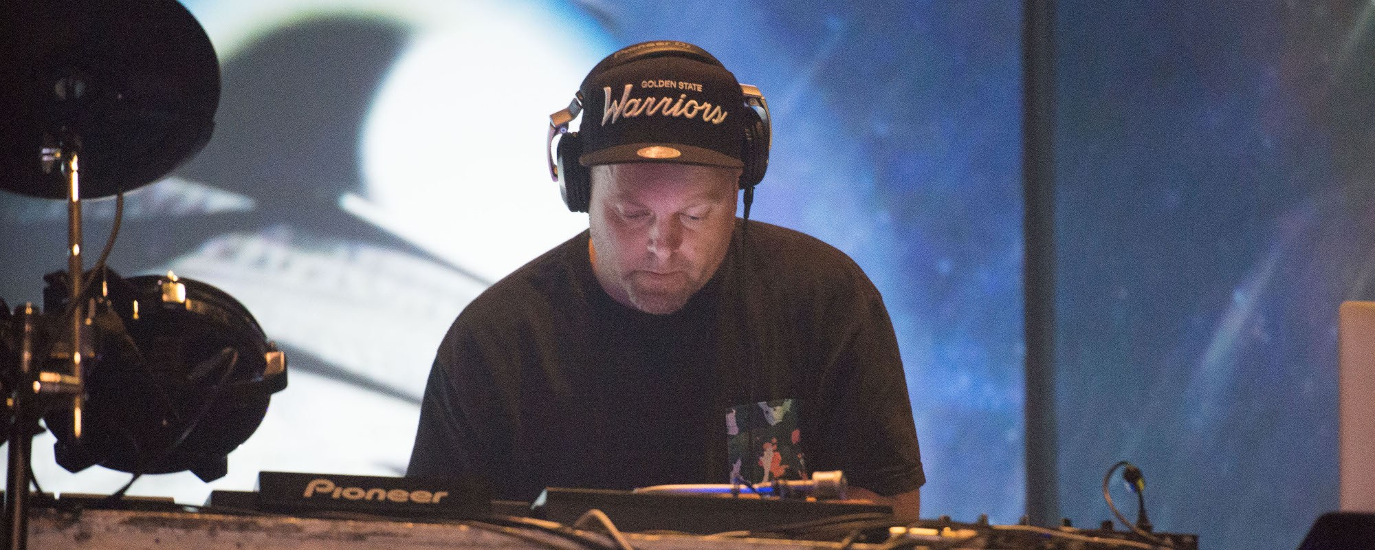 Dj Shadow Rug Behind the Crate Sifting Album Cover for DJ Shadow's 'Endtroducing...'