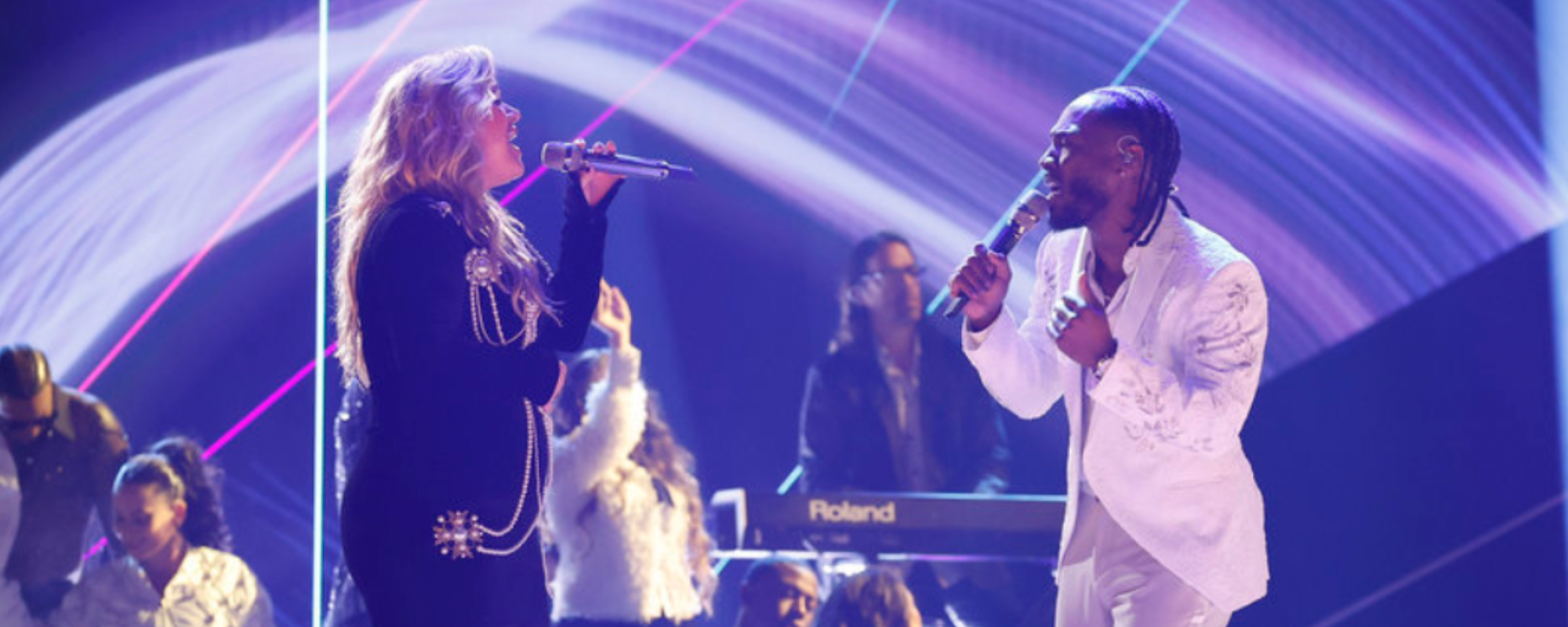 Kelly Clarkson Flexes Her Vocal Chops Alongside D. Smooth During ‘Voice’ Finale