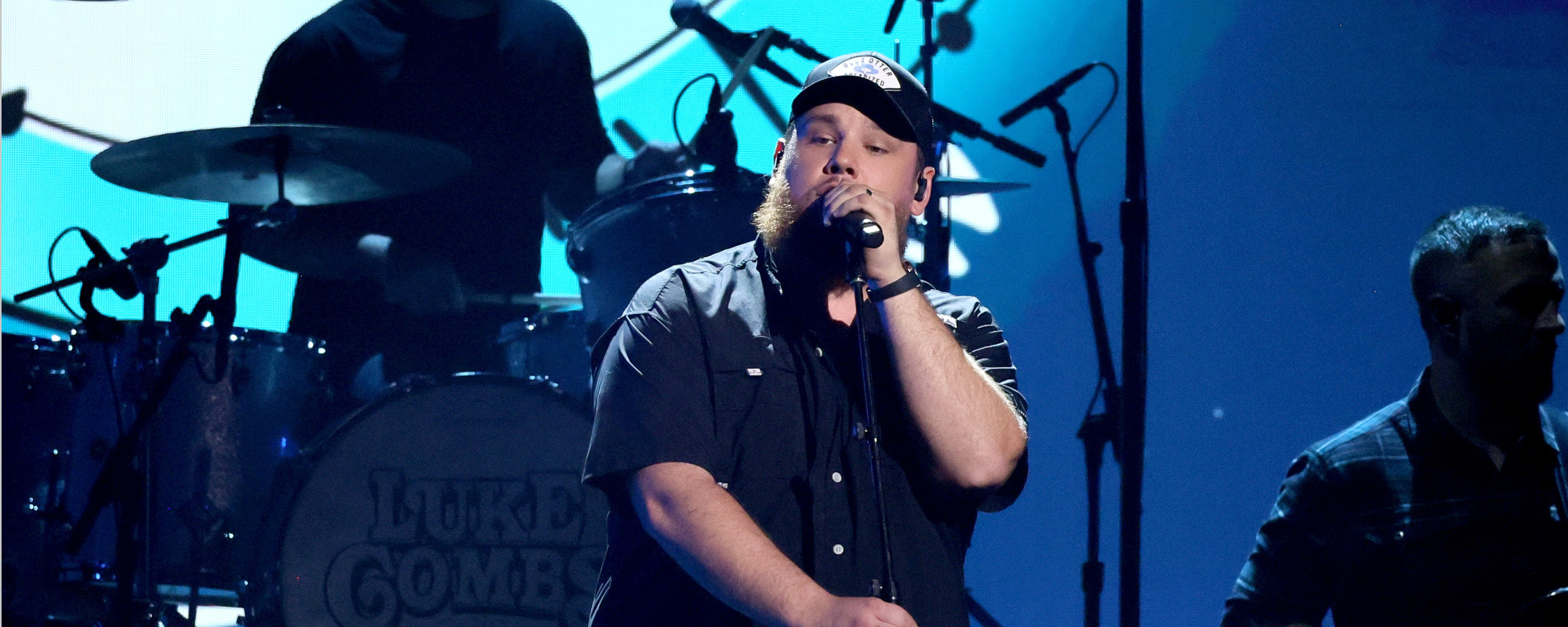 Luke Combs Goes No. 1 with Captivating Cover of Tracy Chapman’s “Fast