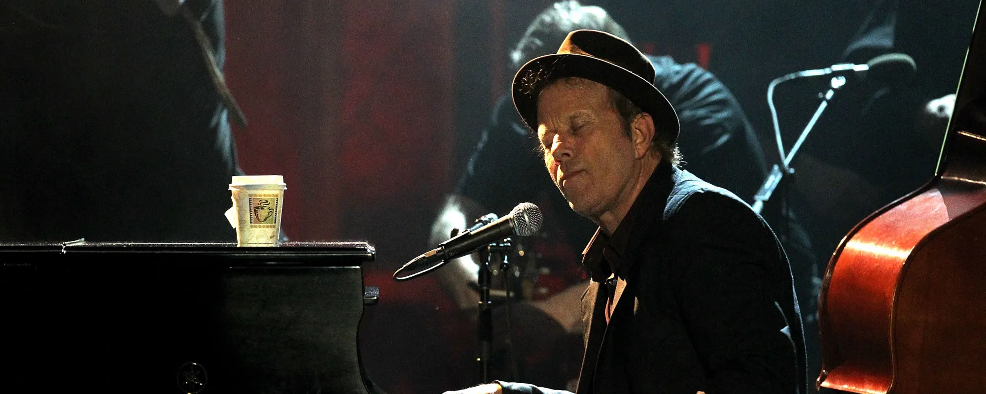 Behind the Dramatic Vocal Change in Tom Waits’ Early Career