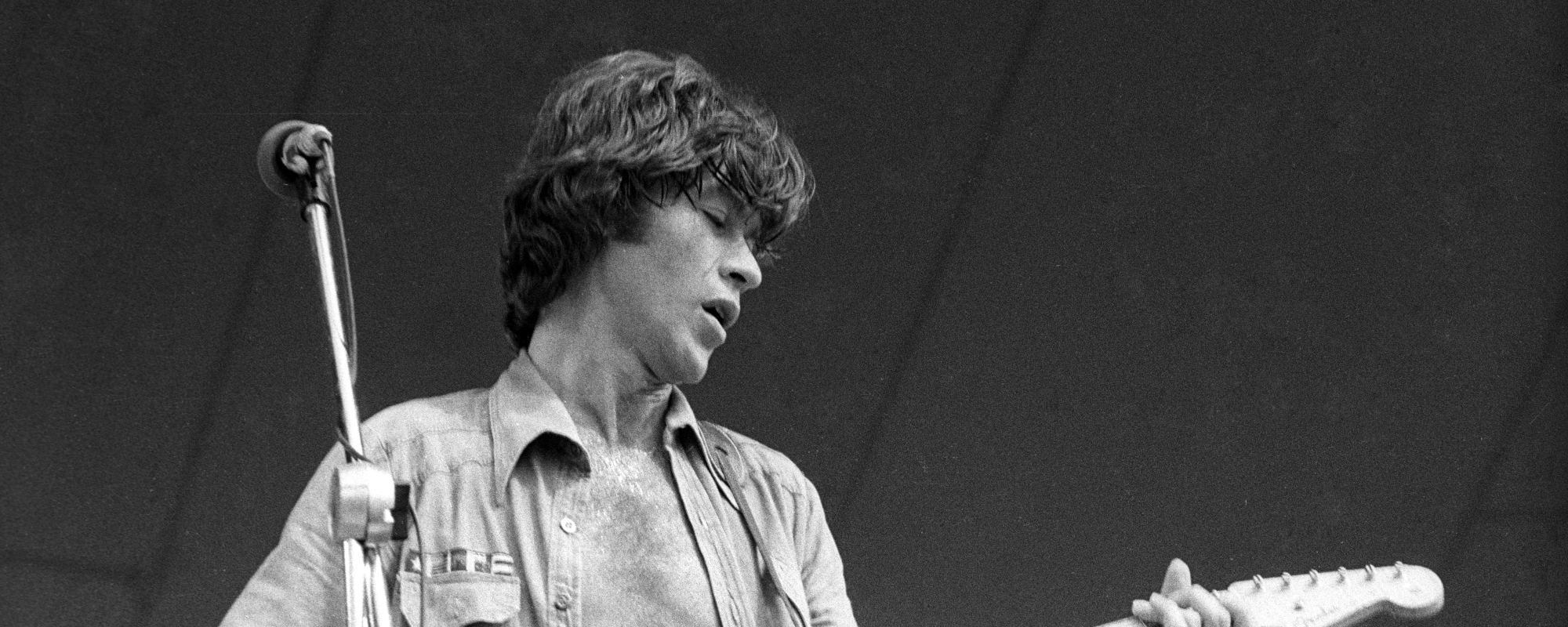 Joni Mitchell, Neil Diamond and More Remember The Band’s Robbie Robertson