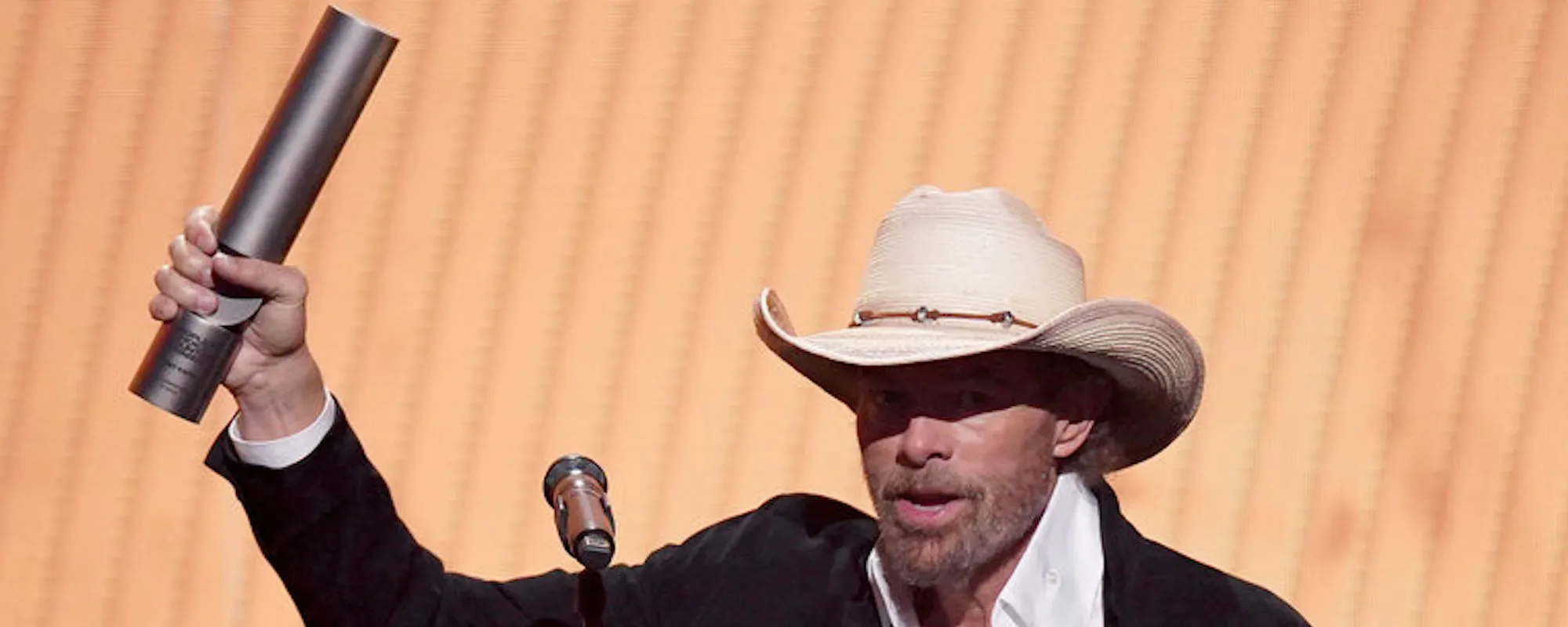 Toby Keith Receives 2023 People's Choice Country Awards Music Icon