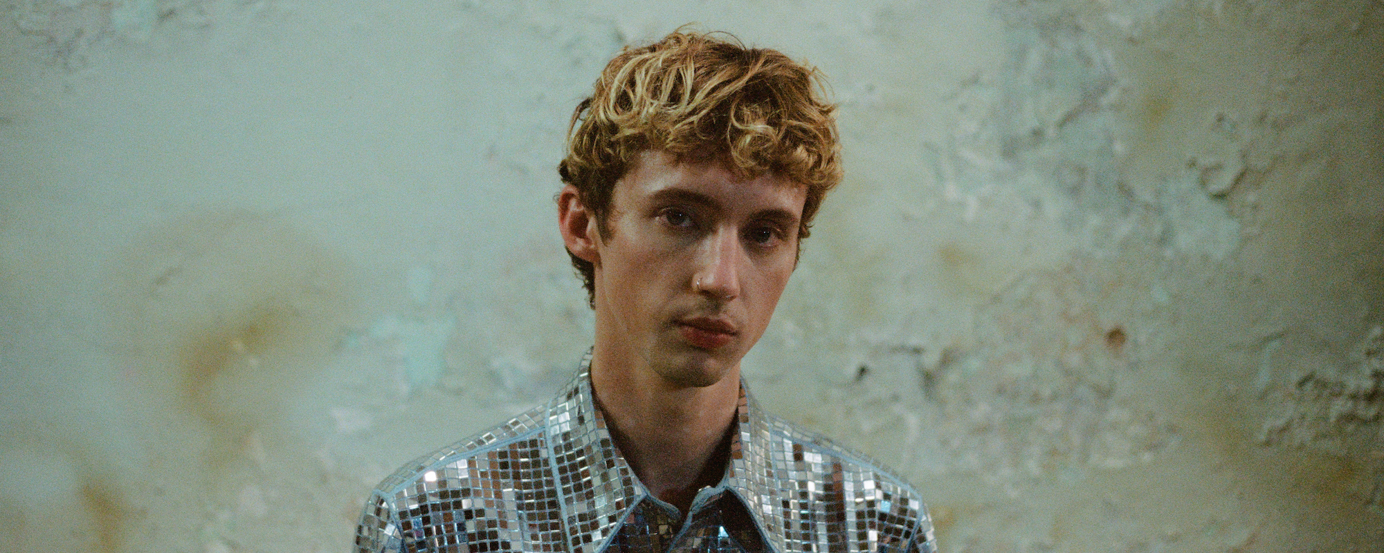Troye Sivan transforms into full drag in 'One of Your Girls' video