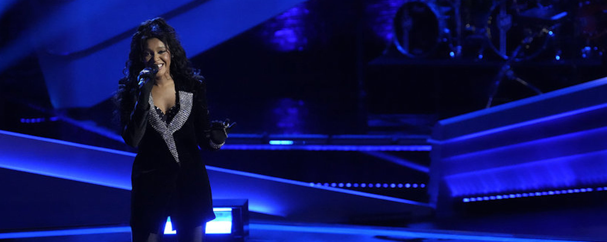 Chechi Sarai Hits High Notes with Soul Classic “Lovin’ You” for Four-Chair Turn on ‘The Voice’