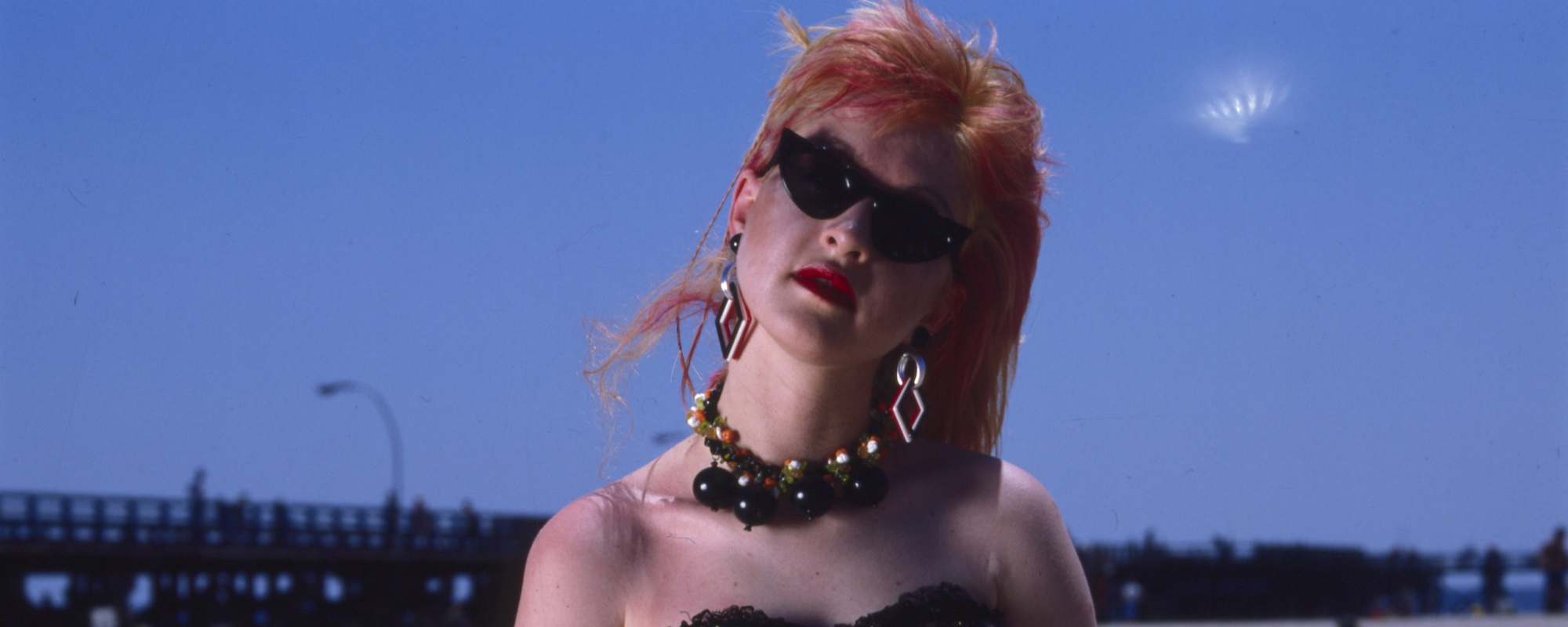 3 أغاني روك كلاسيكية من الثمانينات مثالية لغناء الكاريوكي