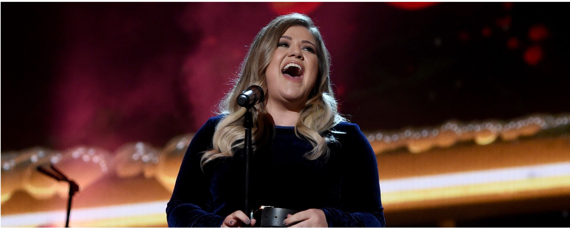 Kelly Clarkson to Host This Year’s ‘Christmas in Rockefeller Center’