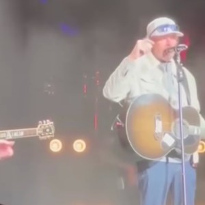 BREAKING: Toby Keith Takes The Stage Amidst Cancer Battle. Watch