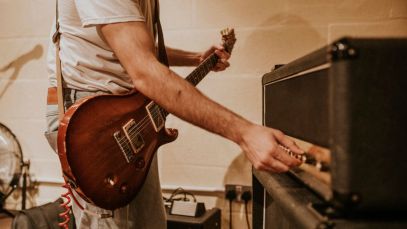 how to use a guitar amp featured image