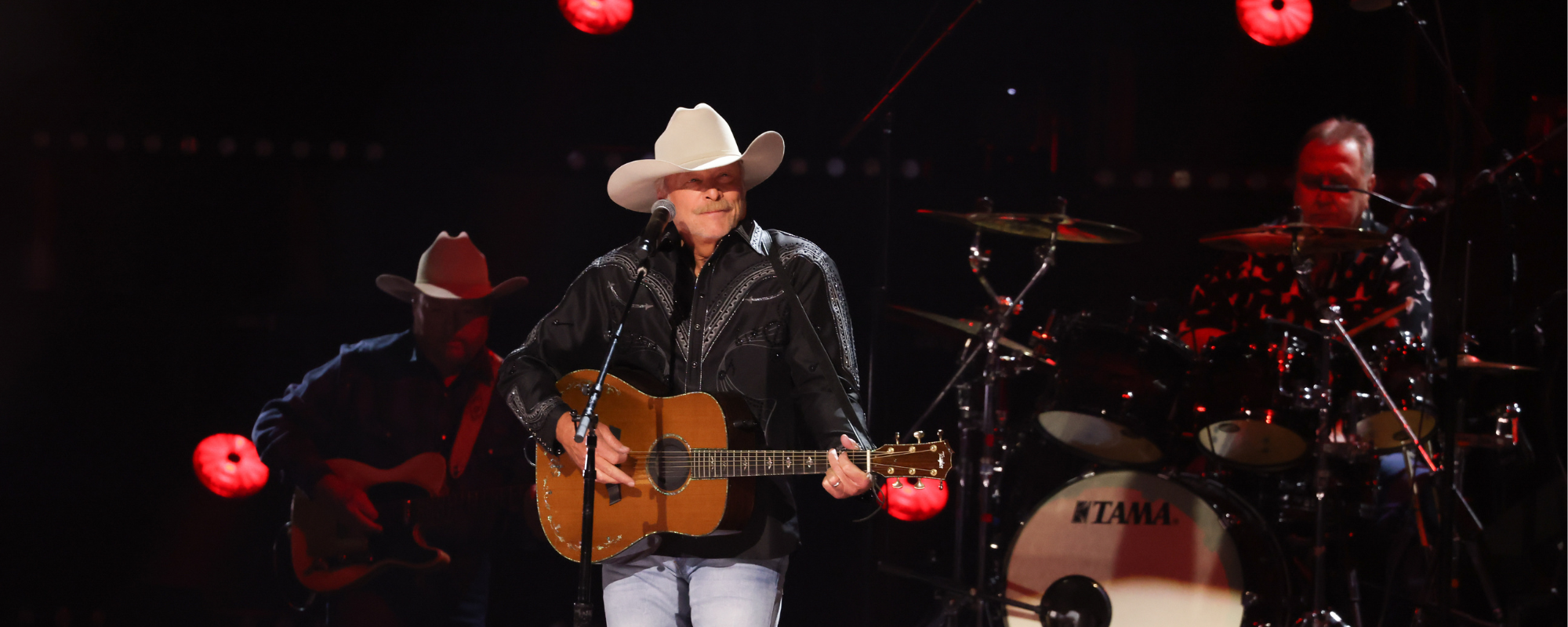 Remember When: Alan Jackson Protests on Behalf of His Idol at the CMA Awards