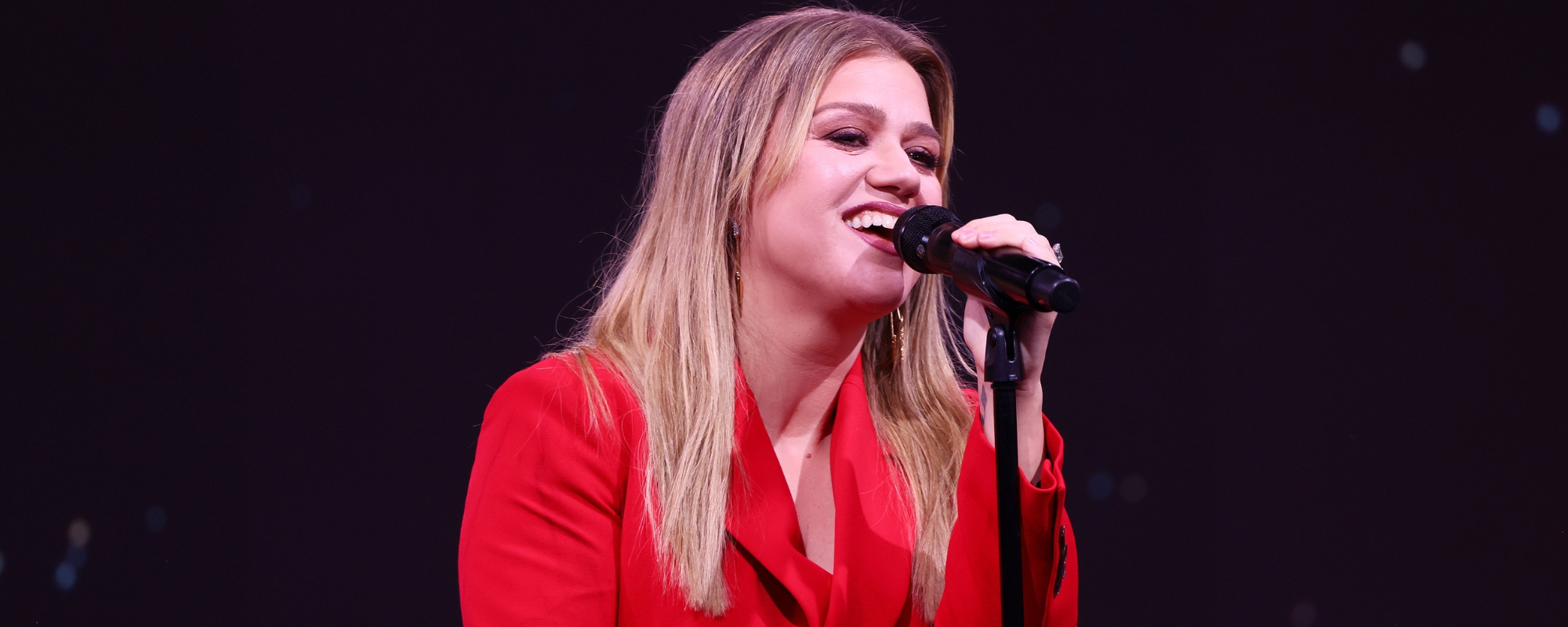 Who is Performing at ‘Christmas in Rockefeller Center’? Kelly Clarkson, Cher, and More
