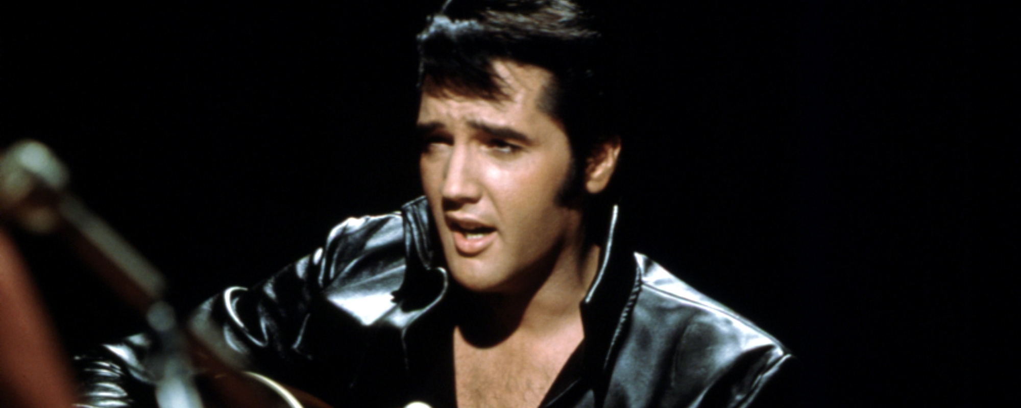 Christmas at Graceland: International Elvis Presley Fans Want to Watch, but Can’t and Speak out
