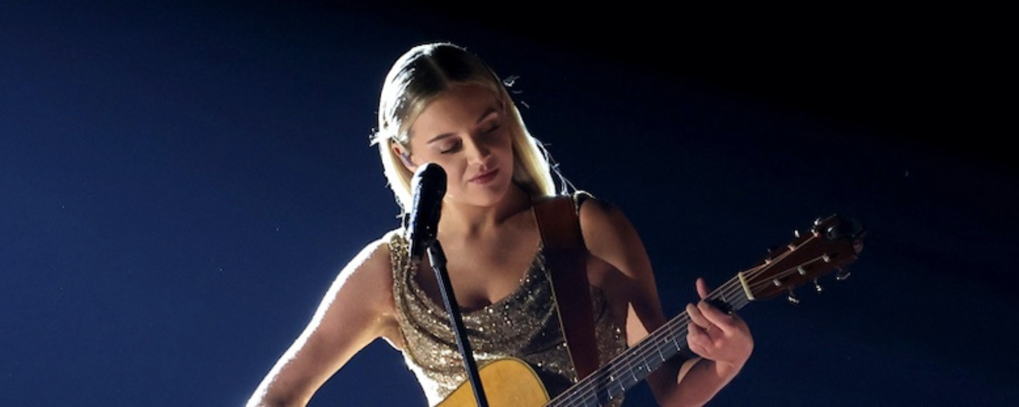 Kelsea Ballerini Delivers Acoustic Performance of “Leave Me Again” at 2023 CMA Awards