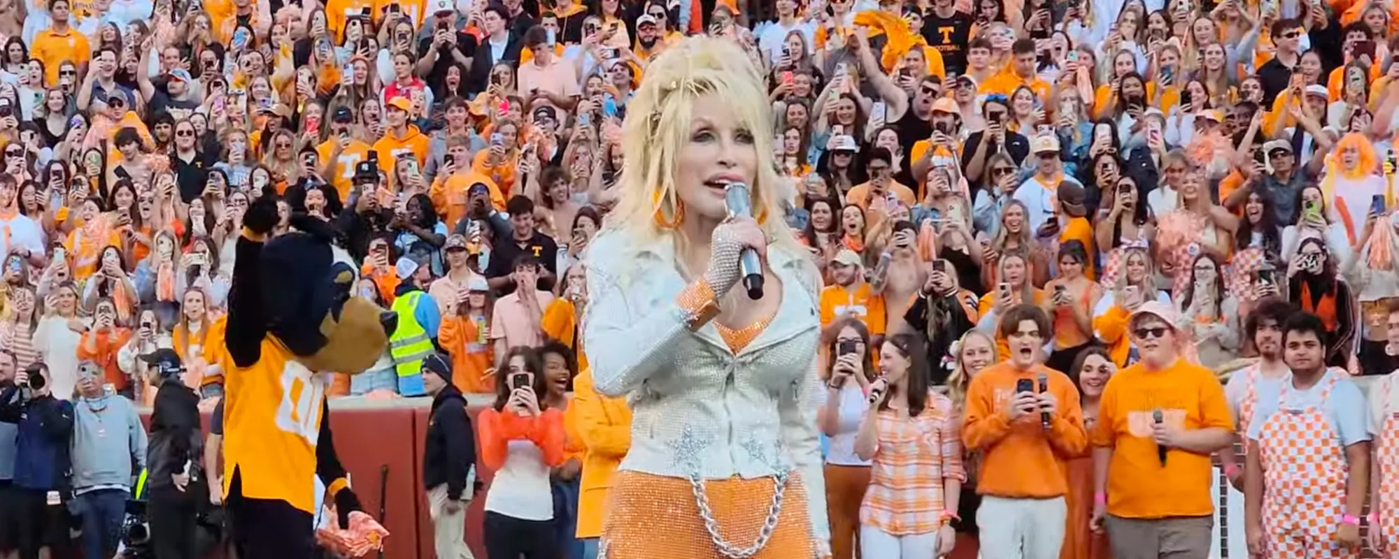 Dolly Parton Performs "Rocky Top" at Tennessee Football Game