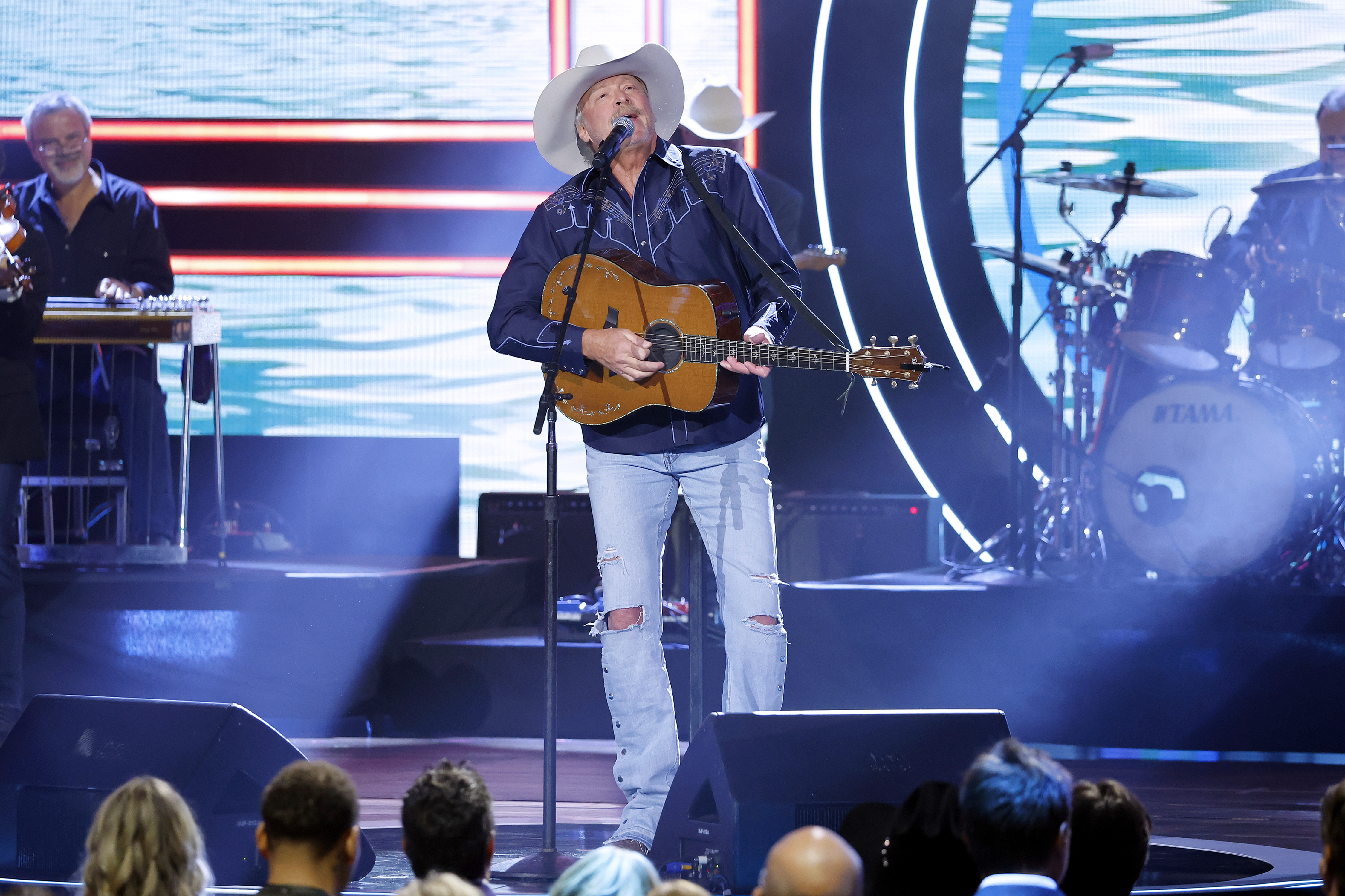 Alan Jackson Once Sang George Jones' 'Choices' to Protest CMA Awards