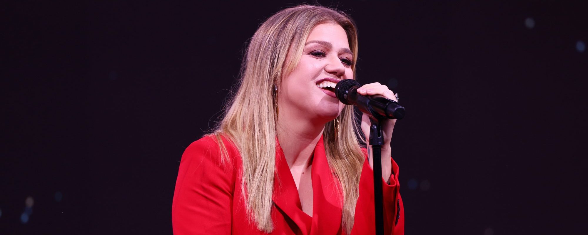 Watch: Kelly Clarkson Gets a Kick Out of Frank Sinatra During Kellyoke