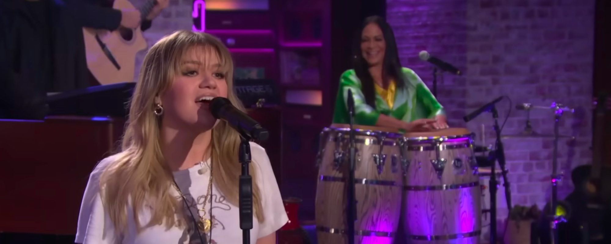 Watch: Kelly Clarkson and Sheila E Perform “that’s right” from Clarkson’s New Album