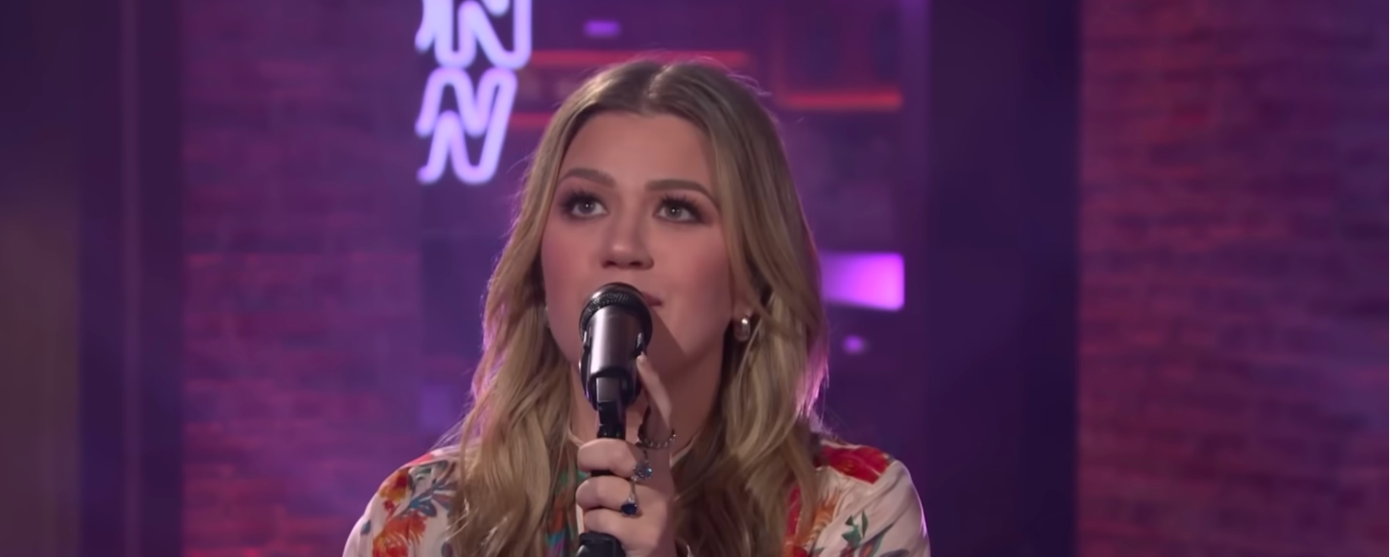 Watch: Kelly Clarkson Delivers an Intoxicating Cover of Lainey Wilson’s “Watermelon Moonshine” in Latest Kellyoke Segment