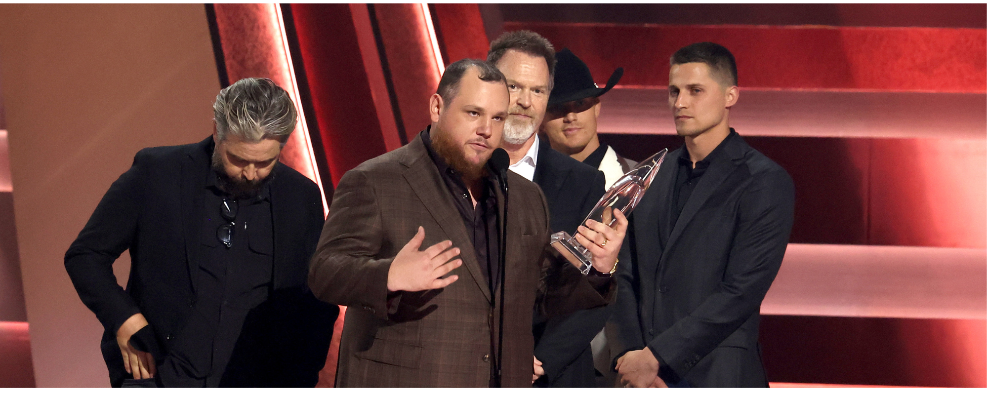 Luke Combs Wins Single of the Year for “Fast Car” at 2023 CMA Awards