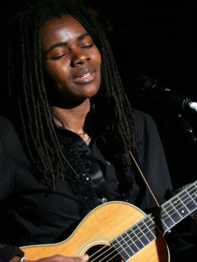 4 of the Most Iconic Acoustic Songs in Music History