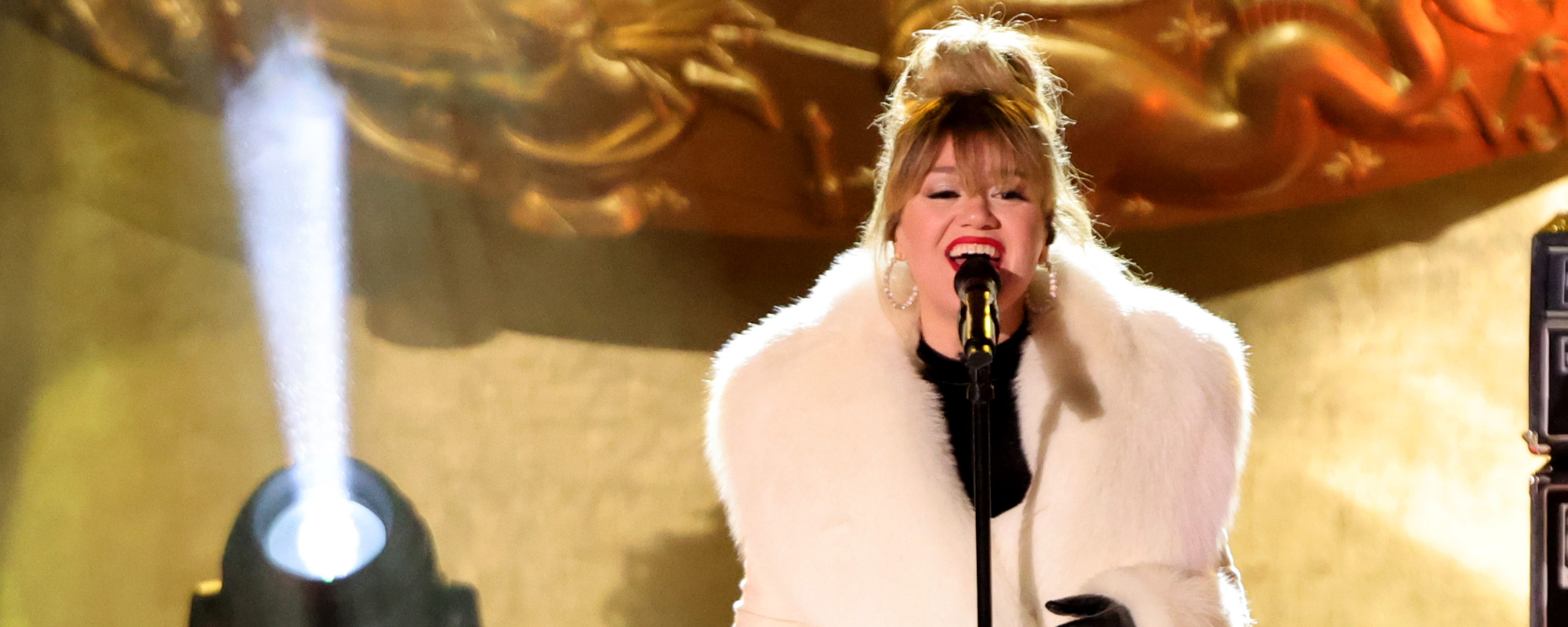 Who is Performing at ‘Christmas at the Opry Special’? Kelly Clarkson, Trace Adkins, and More