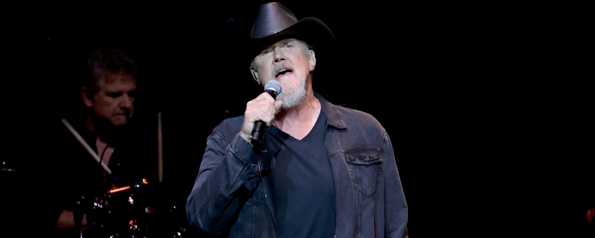 Watch: Trace Adkins Performs a Gorgeous Rendition of “White Christmas” During ‘Christmas at the Opry’
