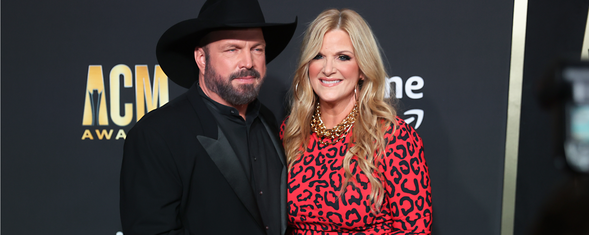 Look: Trisha Yearwood and Garth Brooks Hilariously Gave Each Other the Same Anniversary Gift